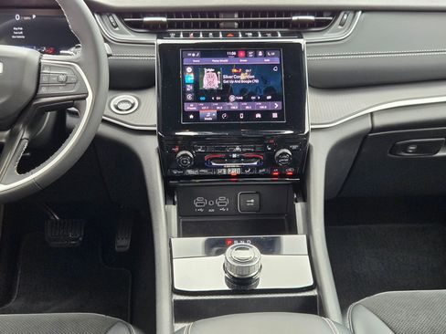 Used 2025 Jeep Grand Cherokee 4WD image 16