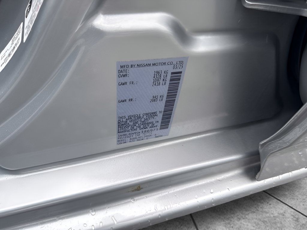 Used 2025 Nissan Altima 2.5 SV FWD image 27