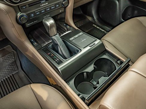 Used 2023 Lexus GX 460 Premium w/ Accessory Package AWD/4WD image 30