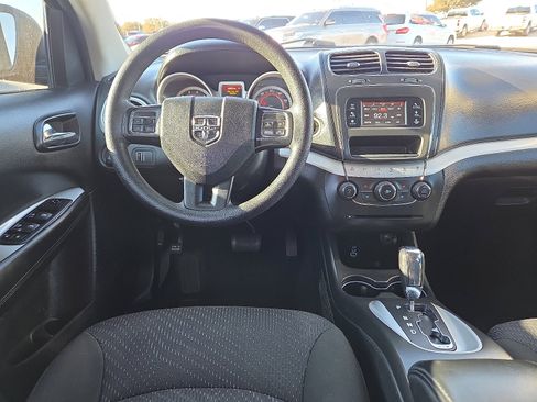 Used 2019 Dodge Journey SE image 9