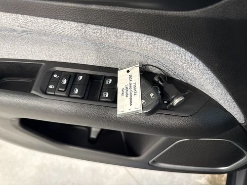 Used 2024 Jeep Compass Latitude AWD/4WD image 18