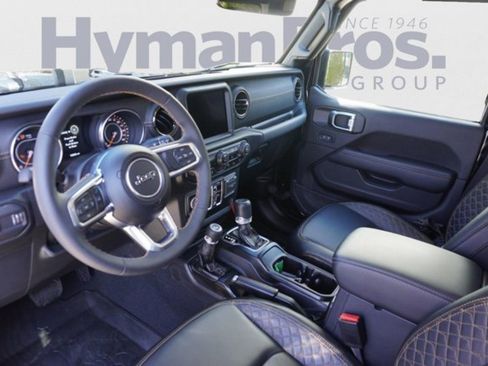 Used 2023 Jeep Gladiator Overland image 12