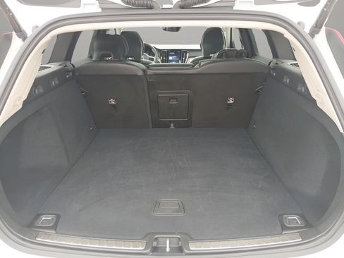 Used 2025 Volvo V60 B5 Cross Country Plus AWD/4WD image 9
