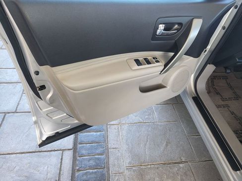 Used 2011 Nissan Rogue SV w/ SL Pkg image 28