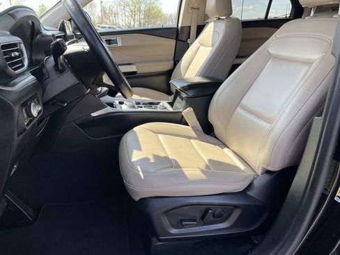 Used 2023 Ford Explorer XLT w/ Equipment Group 202A AWD/4WD image 7