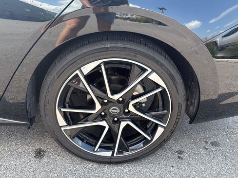 Used 2025 Nissan Sentra SR FWD image 16
