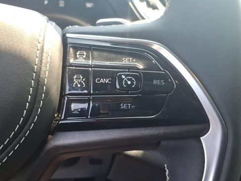 Certified 2023 Jeep Grand Cherokee Overland w/ Luxury Tech Group IV AWD/4WD image 29