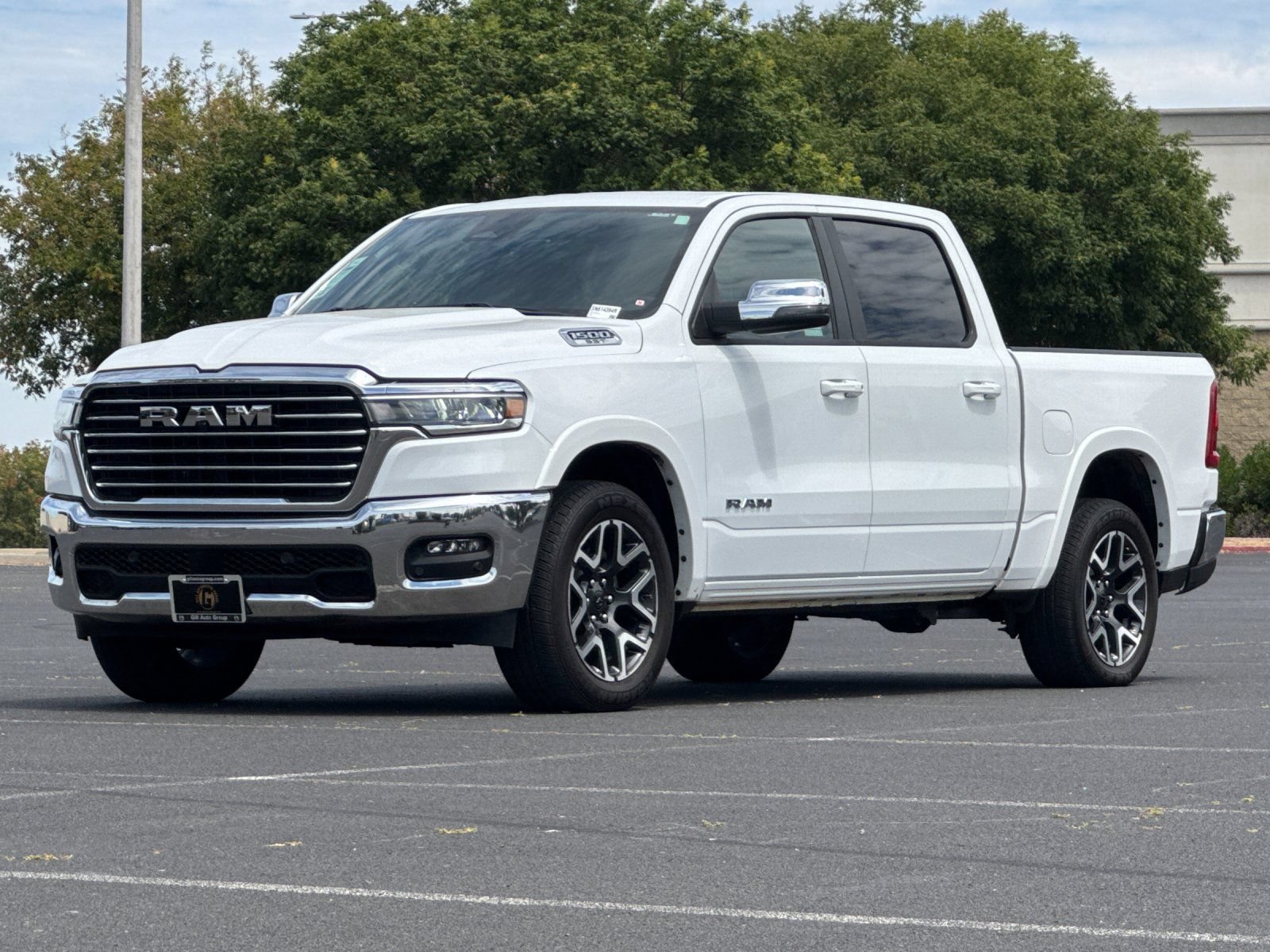 Used 2025 RAM 1500 Laramie AWD/4WD image 8