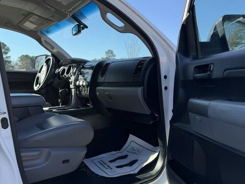 Used 2012 Toyota Tundra 4x4 CrewMax w/ SR5 Pkg image 14