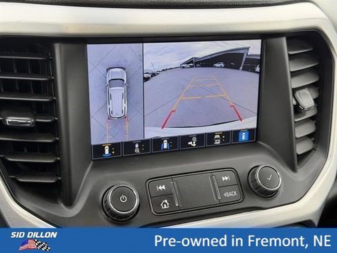 Certified 2023 GMC Acadia SLT w/ Technology Package AWD/4WD image 10