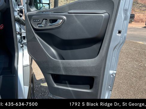 Used 2025 Mercedes-Benz Sprinter 2500 image 21