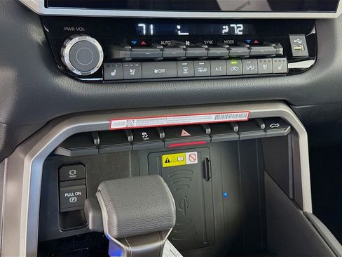 Used 2026 Toyota Tundra Limited AWD/4WD image 20