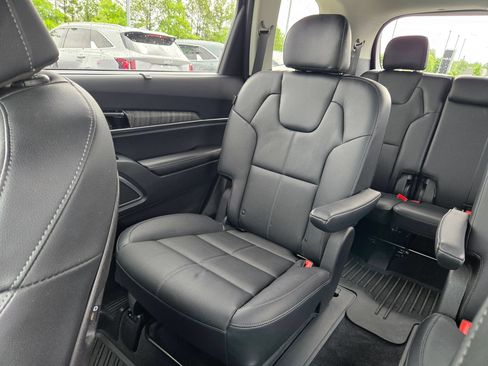 Used 2025 Kia Telluride SX w/ SX Captain's Chair Package AWD/4WD image 12