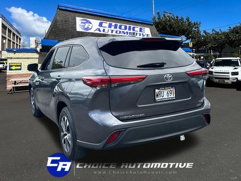 Used 2023 Toyota Highlander XLE FWD image 5