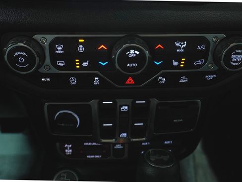 Used 2024 Jeep Wrangler Unlimited Sport AWD/4WD image 19