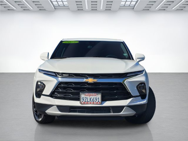 Used 2025 Chevrolet Blazer LT FWD image 2