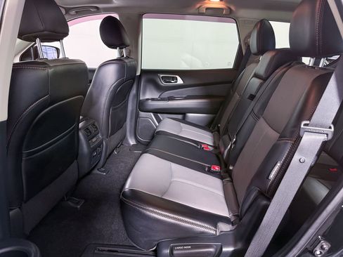 Used 2020 Nissan Pathfinder SL image 40