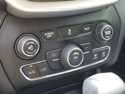 Used 2016 Jeep Cherokee Trailhawk AWD/4WD image 15