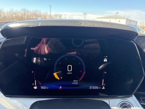 Used 2025 Chevrolet Trax LT w/ LT Convenience Package image 21