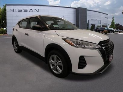 New 2025 Nissan Kicks Play S