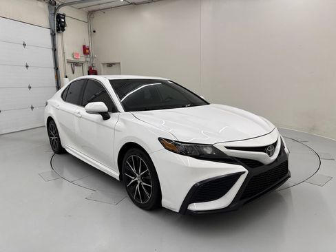 Used 2024 Toyota Camry SE FWD image 7