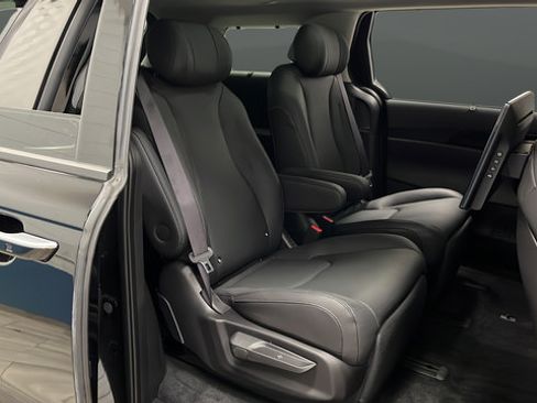Used 2026 Kia Carnival SX Prestige FWD image 25