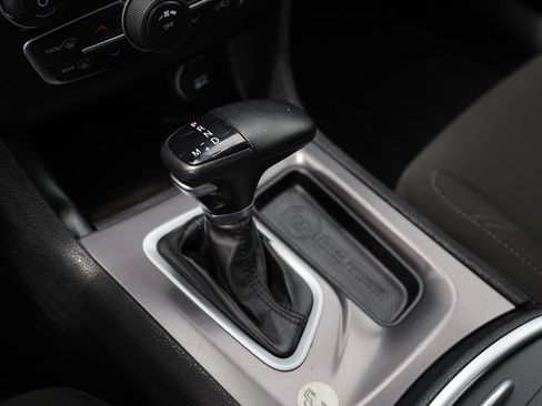 Used 2023 Dodge Charger SXT RWD image 18