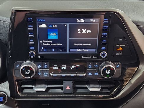 Used 2021 Toyota Highlander XLE image 37