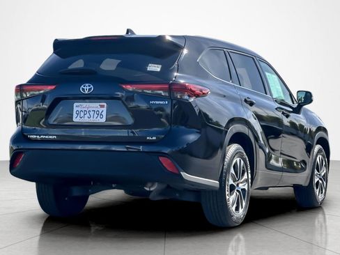 Certified 2022 Toyota Highlander XLE image 5
