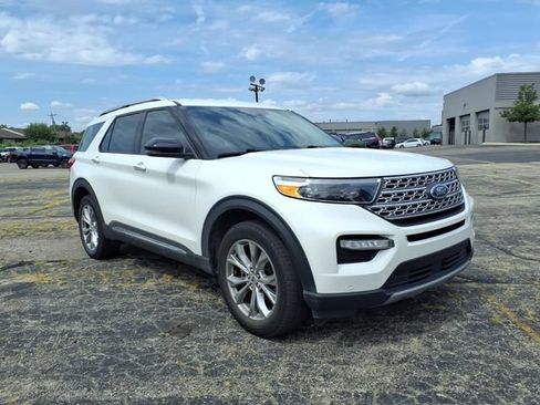 Used 2023 Ford Explorer Limited w/ Equipment Group 301A AWD/4WD image 3
