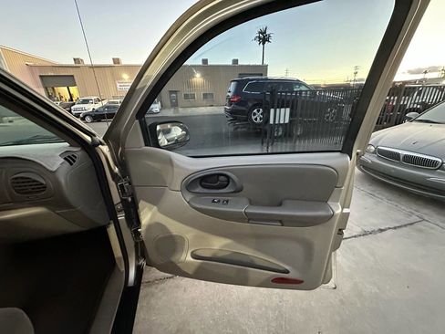 Used 2002 Chevrolet TrailBlazer LS w/ Preferred Equipment Group image 11