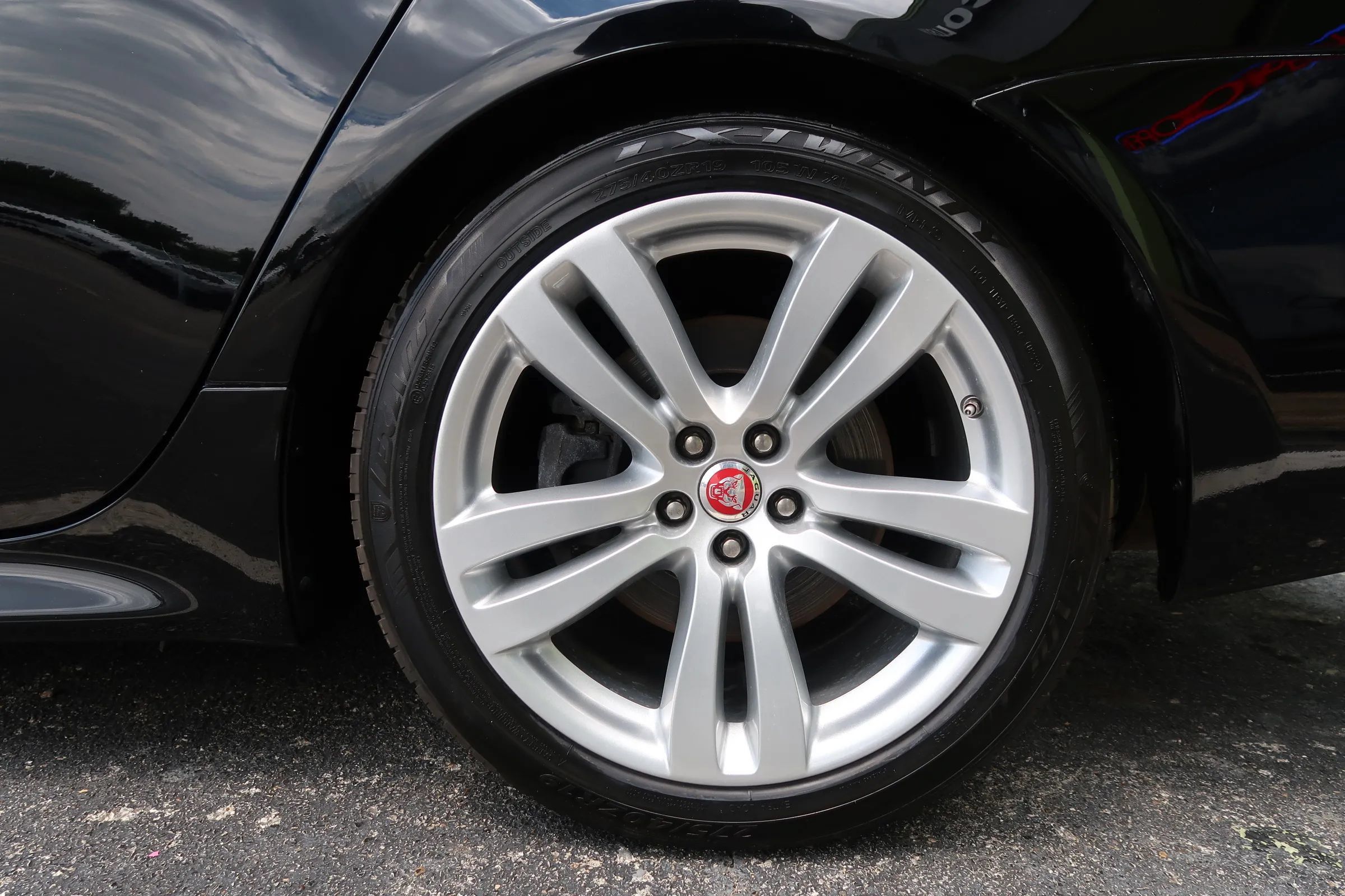 Used 2017 Jaguar XJ R-Sport RWD image 53