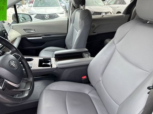 Used 2024 Toyota Sienna XLE image 20