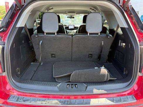 Used 2022 Ford Explorer XLT w/ Equipment Group 202A AWD/4WD image 30