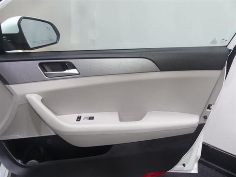 Used 2019 Hyundai Sonata SE FWD image 19