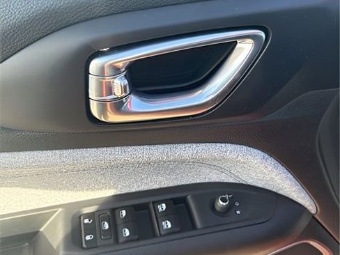 Used 2024 Jeep Compass Sport image 12