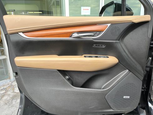 Used 2017 Cadillac XT5 Platinum w/ Driver Assist Package AWD/4WD image 13