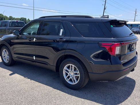 New 2026 Ford Explorer Active w/ Active Comfort Package RWD image 5