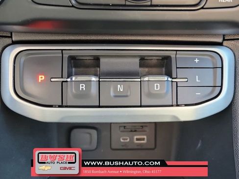 Used 2023 GMC Acadia SLT image 32