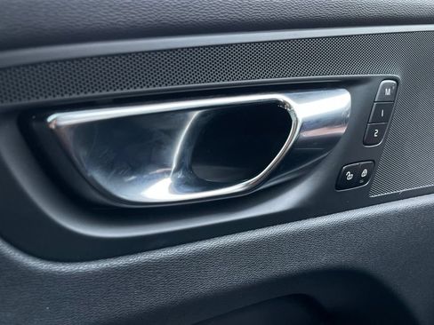 Used 2023 Volvo XC60 B5 Plus AWD/4WD image 13