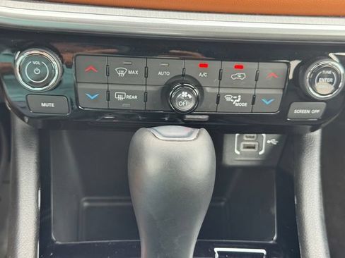 Certified 2025 Jeep Compass Limited AWD/4WD image 34