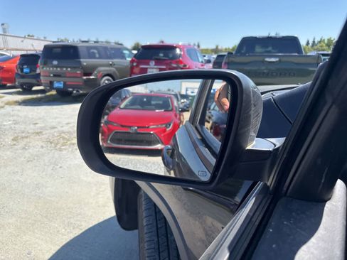 Used 2018 Jeep Cherokee Latitude w/ Altitude Package AWD/4WD image 19