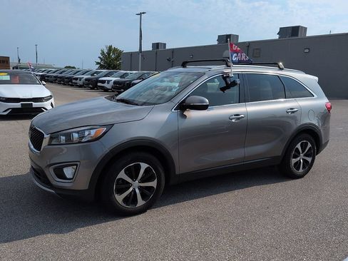 Used 2017 Kia Sorento EX w/ EX V6 Premium Package FWD image 4