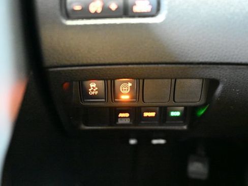 Used 2017 Nissan Rogue SV AWD/4WD image 38