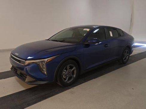 Used 2025 Kia K4 LXS image 2