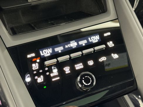 Certified 2025 Porsche Macan 4 Electric AWD/4WD image 25