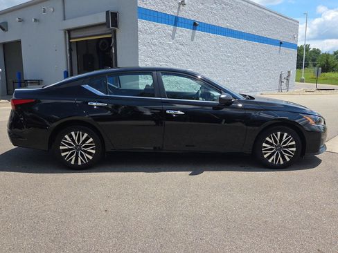 Used 2025 Nissan Altima 2.5 SV FWD image 7