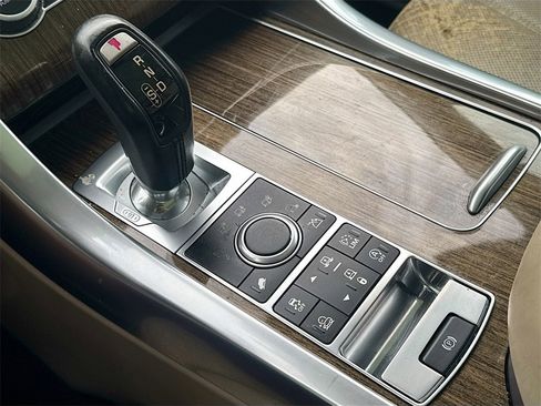 Used 2017 Land Rover Range Rover Sport HSE image 17