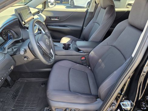 Used 2023 Toyota Venza LE AWD/4WD image 14
