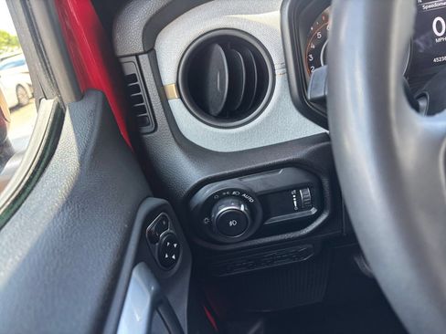 Used 2025 Jeep Wrangler Unlimited Sport AWD/4WD image 31